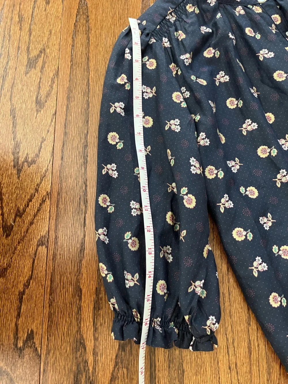 M.A.B.E Dulce Top Navy Blue Floral Button-Front Blouse size small - Picture 8 of 8
